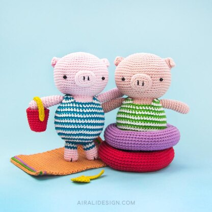 Amigurumi piglet on holiday