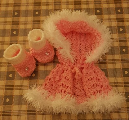 Cape and shoes for Ellies doll