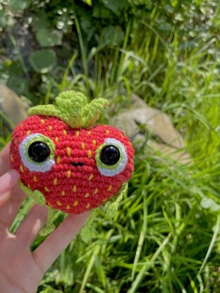 Barry the Strawberry | Amigurumi crochet pattern