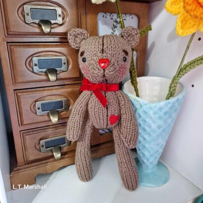 Poseable Valentine Bear - knitting pattern