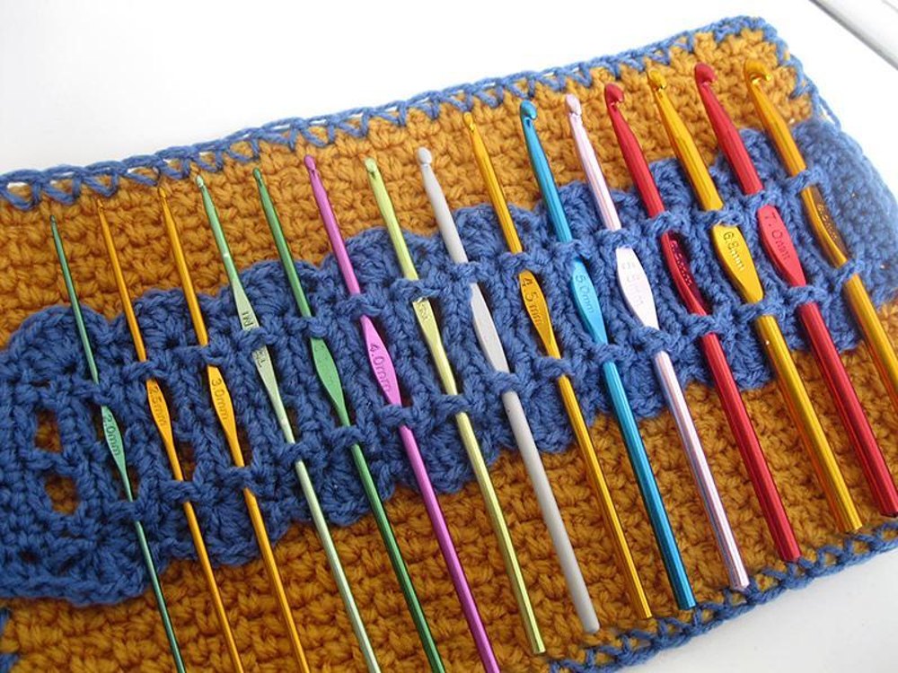 Scalloped Crochet Hook Case Crochet pattern by Daphne Bekiari