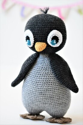 Pompom hat penguin