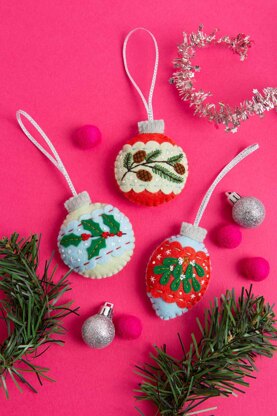 Hawthorn Handmade Christmas Bauble Felt Craft Kit