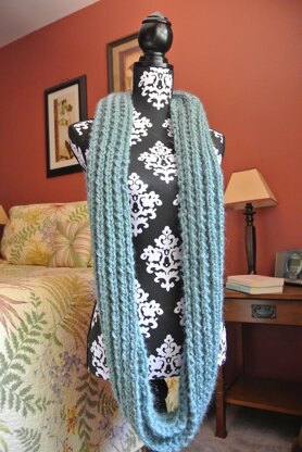 Chunky Uneven Rib Stitch Infinity Scarf