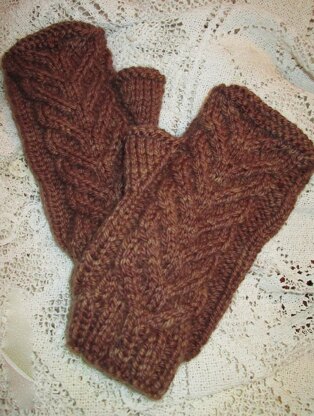 Whose Who's Cabled Mitts