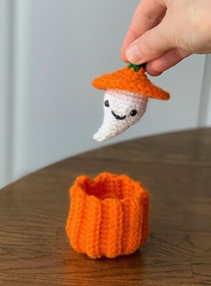 Peek-A-BOO, the Scaredy Ghost (Halloween Decor)