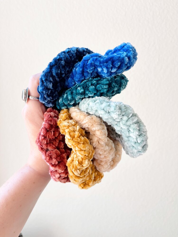 scrunchy♡handmade【1474】 Velvet Scrunchies Crochet pattern by Noelebelle | LoveCrafts