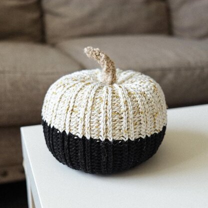 The Cozy Knot Pumpkin