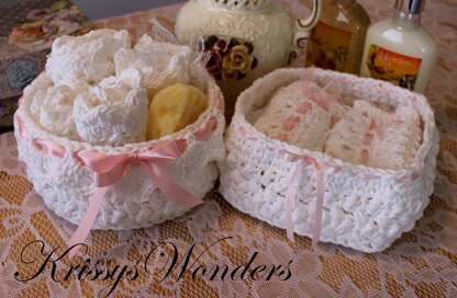 Round Cluster Basket with Drop over Lace Edge