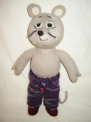 Knitting Pattern – Mouse Chef Toy  Soft Toy with Clothes and Cheese – Intermediate Level DIY Tutorial