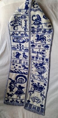 Wonderland Adventure Scarf