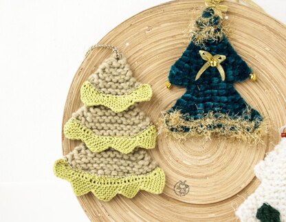 3 Christmas trees ornament  knitted flat