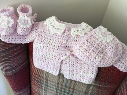 Kerry Jayne Designs: Little Collar cardi, Daisy bonnet & bootees