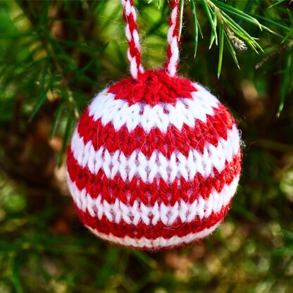 Striped Christmas Bauble Knitting Pattern - Christmas Knitting Pattern.