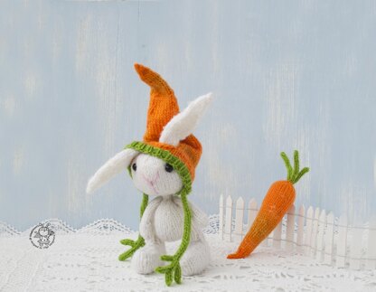 Knitted flat Easter Bunny and carrot