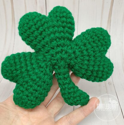 No-Sew Crochet Plush Shamrock