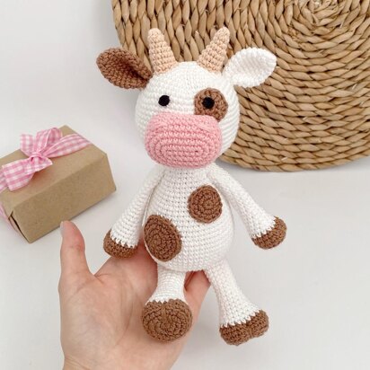 Cow toy amigurumi crochet pattern