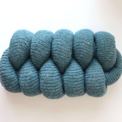 Knot pillow Brina