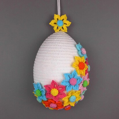 Easter egg door decor with flowers