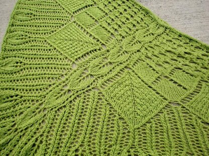 Darling Buds shoulder shawl