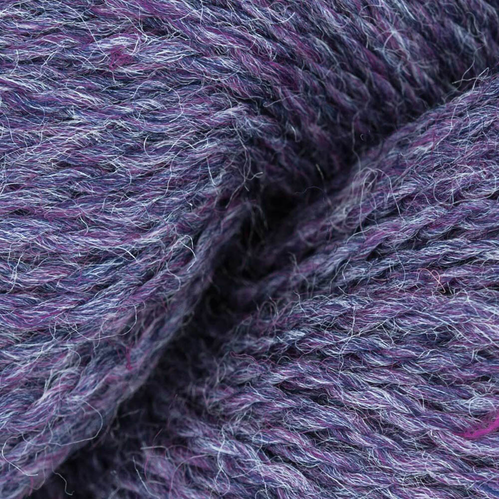 Cascade 220 Yarn in Silver Grey (8401) at Fabulous Yarn