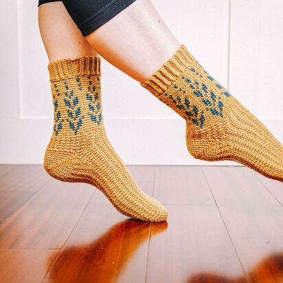 Vine Colorwork Crochet Socks