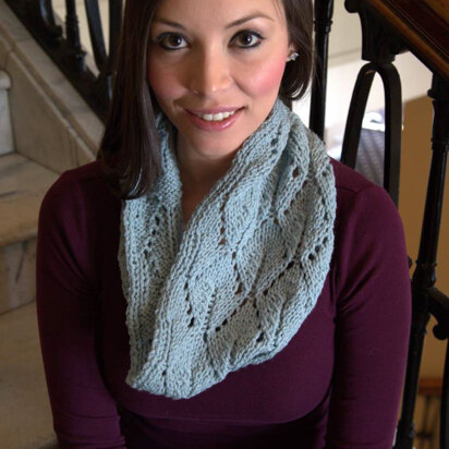 Split Leaf Cowl in Plymouth Yarn Homestead - F637 - Downloadable PDF