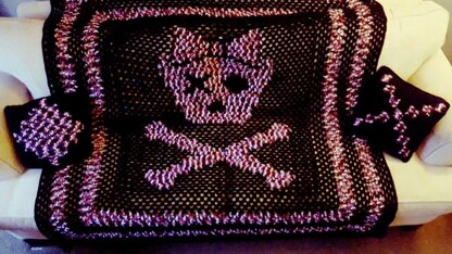 Skull and Crossbones Bow Blanket With Bonus Pillow Patterns