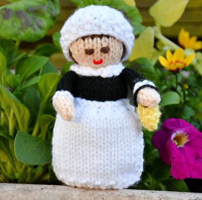 Miniature Florence Nightingale Doll Knitting Pattern - Toy Knitting Pattern