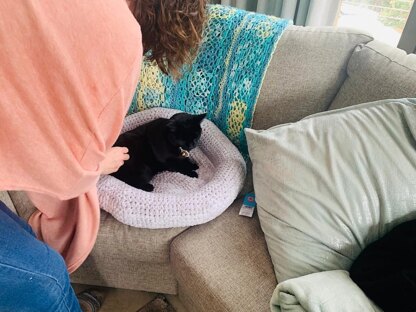 Easy Doughnut-Shaped Pet Bed