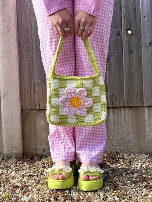 Crocheted checked flower bag