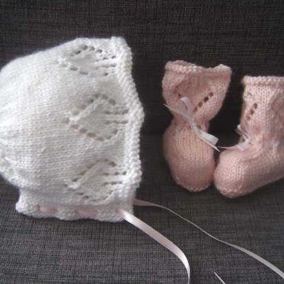 Lucia Bonnet & Booties Set (4-ply)