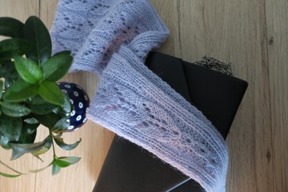 Tiny Leaves Scarf