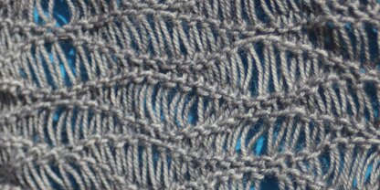 Waves on Slate shawlette