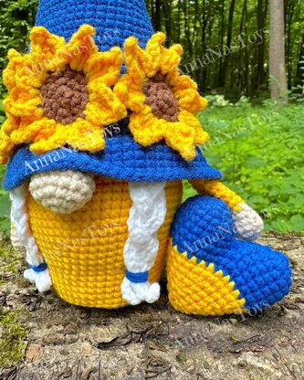 Patriotic gnome of Ukraine (girl)