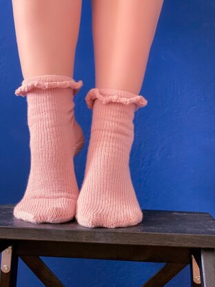 Frilly Vanilly Socks