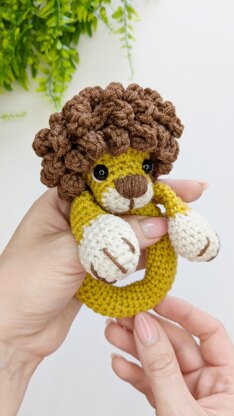 Crochet baby rattle pattern, amigurumi lion pattern, crochet safari animals pattern