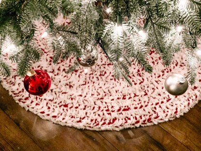 Peppermint Swirl Tree Skirt