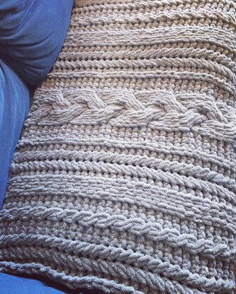 Extra-Chunky Braid Cable Blanket