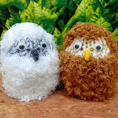Fluffy Owl Babies - Creme Egg Covers - knitting pattern
