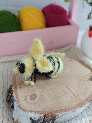 Bee knitting pattern. Bee toy knitting patterns