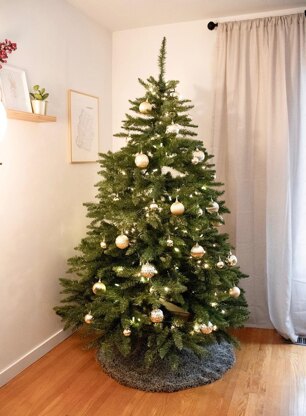 Fable Fur Tree Skirt