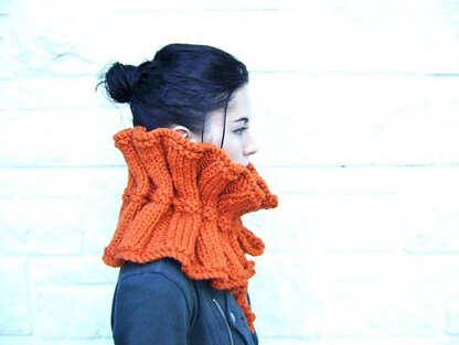 Knitted Ruffled Cowl