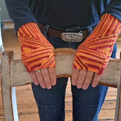 Windrädchen Fingerless Gloves