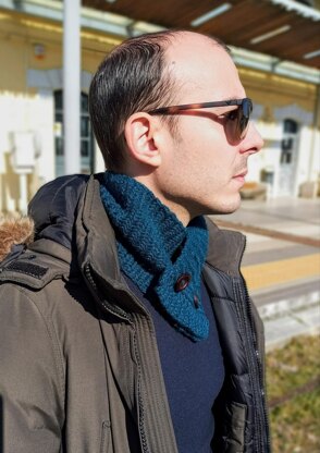 Cowl with buttons for men