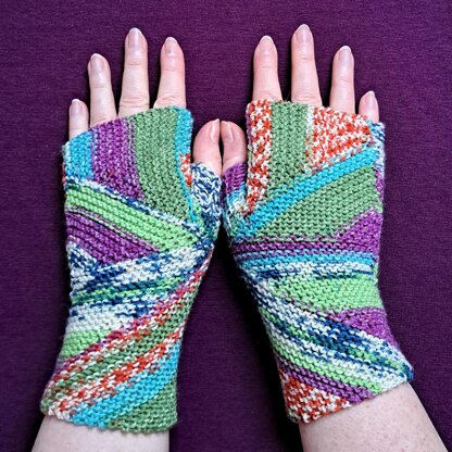 Windrädchen Fingerless Gloves