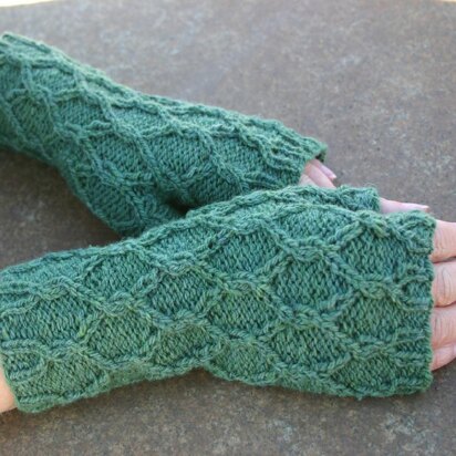 Kira K. Designs Reticulated Mitts PDF