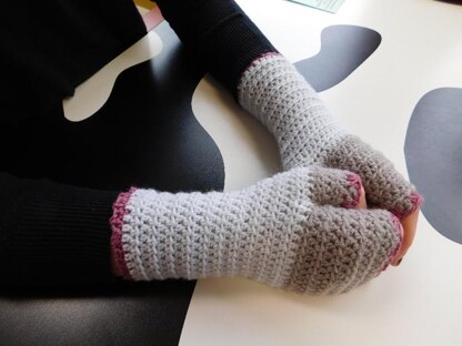 Atelier fingerless gloves