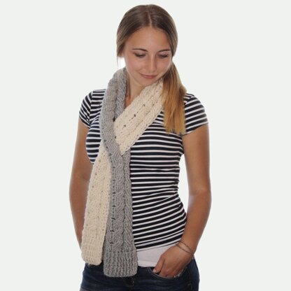 Cabled Keyhole Scarf