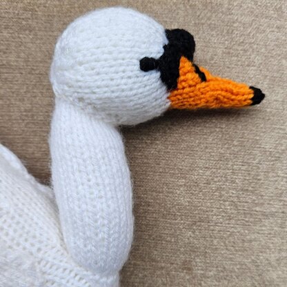 Knitted Mute Swan